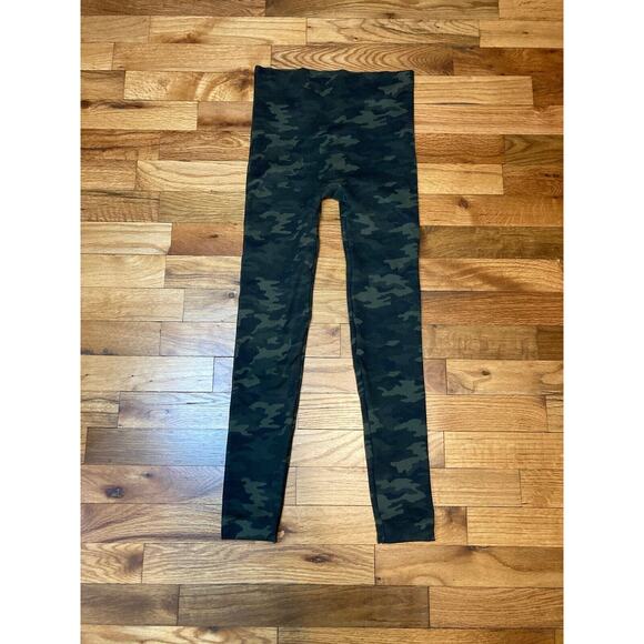SPANX Pants - Spanx Look at Me Now Seamless Leggings Green Camo Camouflage Size Small